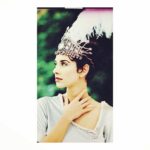 Lisa Ray Instagram - That time I wore a feather crown in #Alibagh Fab 90s nostalgia courtesy @elleindiaofficial @nishakuttyphotography