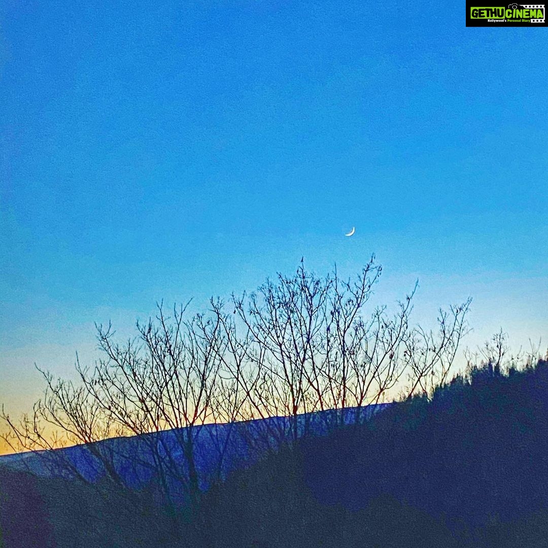 Lisa Ray Instagram - This new moon sighting in the Selkirk mountains reminds me it is the start of the Holy month. Ramzan Mubarak to all who are observing 🌙