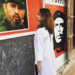 Lisa Ray Instagram - FINALLY. #kochibiennale with my bestie. Who is not - contrary to appearances - Castro or Che. You'll see more of my beautiful-bestie-behind-the-camera in the next few days. #kochi #artseeking @preetasukhtankar @kochibiennale #PortraitsofTime #Rado Kochi-Muziris Biennale