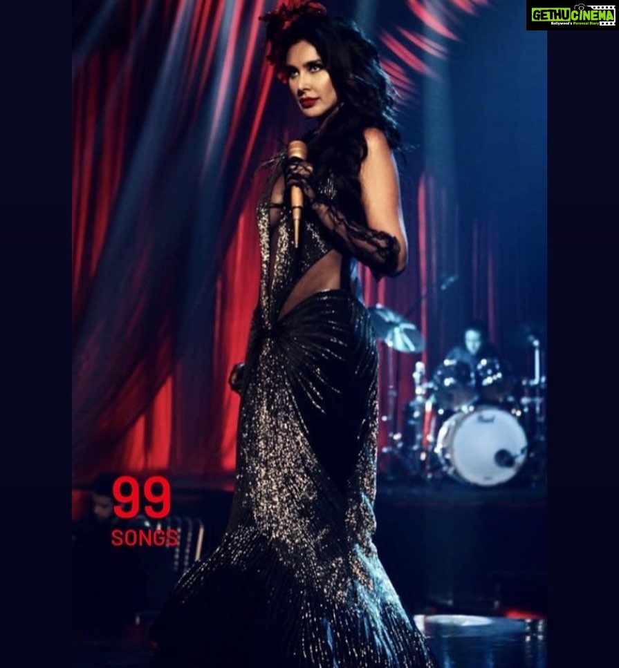 Lisa Ray Instagram - And on my birthday, feels right to share the maestro of maestros @arrahman ‘s reveal of Sheela: from #99Songs. Repost: Wishing you a very happy birthday Sheela ma’am🌺🎂 ..oops @Lisaraniray 😊from the team of #99songs and all the #Indian #Jazz lovers! . @arrahman @idealentinc @officialjiostudios @vishweshk @ym_movies @natasha.moor @gauravguptaofficial