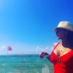Lisa Ray Instagram - Keeping it real at #VeerBeachClub in #Beirut #Lebanon Veer Beach Resort Kaslik