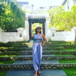 Lisa Ray Instagram - What's the POA today? #danang #Vietnam @intercontinentaldanang #travelista #selfcare @bungalow_8 #dhotipants @injiri