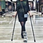 Lisa Ray Instagram – Rocking my stylin’ crutches at the #ritzcarltonhongkong 
Thanks to my fabulous friend #SandraSpence who hung on to them post a ski mis-hap in Austria.