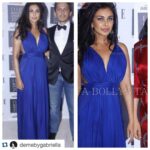 Lisa Ray Instagram – Simply loved wearing this Royal Blue @demebygabriella Grecian Gown to the @elleindiaofficial #BeautyAwards last night…
Beautiful ensemble….and well ventilated. 
I’m a fan.