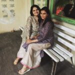 Lisa Ray Instagram - Besties who shop together, dress together and stay together...@preetasukhtankar #GanpatiStyling #GaneshChaturthi #GoodEarth #Mumbai #OTT