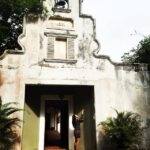 Lisa Ray Instagram - I have heard...ringing the bell at #VillaSulanga brings heaps of luck. #SriLanka #VillaSulanga Colombo, Sri Lanka