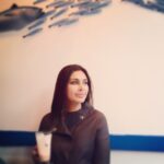 Lisa Ray Instagram – Finishing with a latte after consuming over and above a reasonable quantity of fish and seafood. That’s what happens when the catch is so fresh.
Finishing with that #Capri glint in my eye.
When in #WimbledonVillage don’t miss this gem:
www.capriwimbledon.com