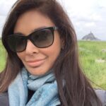 Lisa Ray Instagram – Visiting the island fortress and monastery of Mont St Michel has been on my wish list for a long time. It also looks impressive from a distance…
Very Lord of the Rings and I reckon Harry Potteresque, though I confess I haven’t seen the movies.
#Normandy #InsightMoments #France