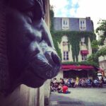 Lisa Ray Instagram - That's #ChezMarianne in the background, which serves up soul-warmingly delicious falafel and Jewish comfort food. The #Marais was the Jewish quarter of Paris at one time and you still find boulangeries selling bagels and people lining up for #falafel at 'L'as du Fallafel' another Marais institution. #Oaris #Travelista #Marais