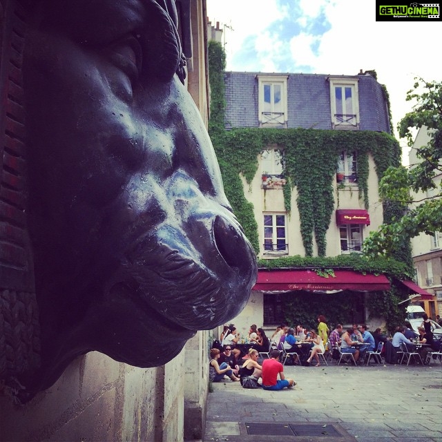 Lisa Ray Instagram - That's #ChezMarianne in the background, which serves up soul-warmingly delicious falafel and Jewish comfort food. The #Marais was the Jewish quarter of Paris at one time and you still find boulangeries selling bagels and people lining up for #falafel at 'L'as du Fallafel' another Marais institution. #Oaris #Travelista #Marais