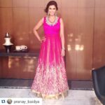 Lisa Ray Instagram - #Repost @pranay_baidya with @repostapp. ・・・ @lisaraniray in @pranay_baidya Bridal Collection & @amrapalijewels at Amrapali Jewels Gold Boutique Launch in Forum Mall Kolkata! #pranaybaidya #pranaybaidyaatelier #wearingpranaybaidya #indiandesign #indianfashion #bridalfashion #weddingfashion #bollywoodfashion #lehenga #luxury #launch #BehindTheScenes Lisa Ray in All her glory!! Such a vivacious soul...