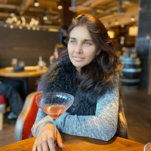Lisa Ray Instagram - Mama is an expert at apres ski rituals 
@redresort