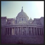 Lisa Ray Instagram - Relic of the Raj. Now sanctuary for audacious birds, curious families and lovers. #VictoriaMemorial