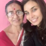 Lisa Ray Instagram - Two gens of Rays. With my kakima. #Kolkata