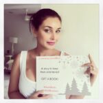 Lisa Ray Instagram - I pledge 2 be Santa this Xmas & nominate @preetasukhtankar to pledge at http://t.co/RXKiYjmjf5 #SantaRocks #GiftsOfKindness
