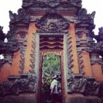 Lisa Ray Instagram - Can't help but be awestruck by the extravagant Balinese architecture, particularly the Hindu temples. #Travelista #SaraswatiTemple