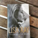 Lisa Ray Instagram - Inexpressibly grateful #closetothebone continues to insinuate it’s way into readers’ bookshelves and onto nightstands 🙏🏼 Posted @withregram • @readinglife0602 Reading of all good books is like conversation with the finest people on earth..#its finally time to embark a new journey..#closetothebone #lisaray #beatcancer