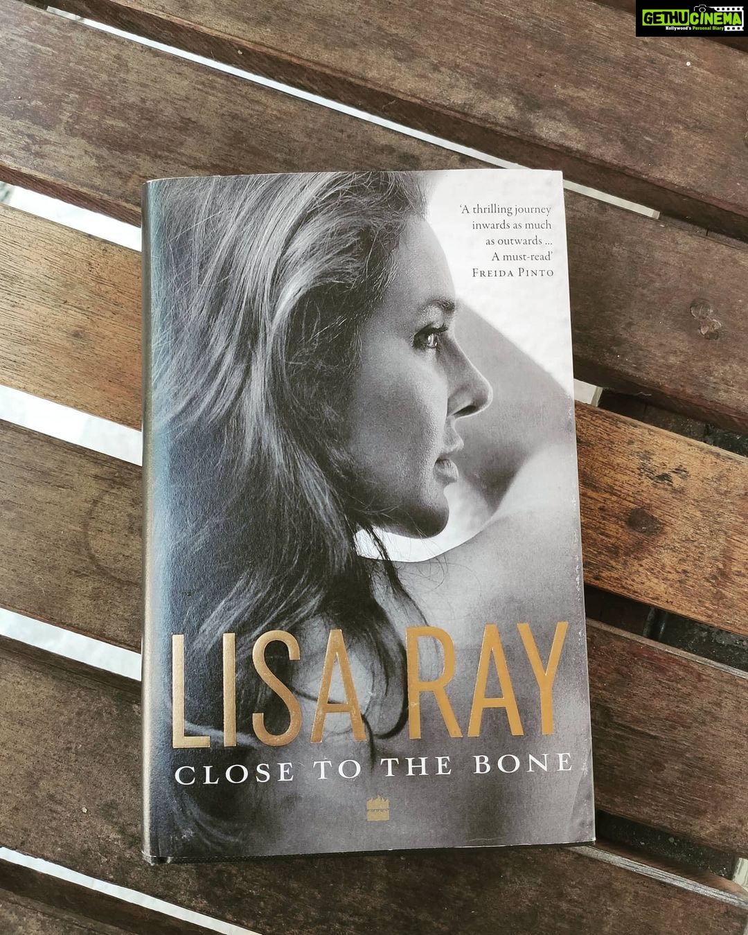 Lisa Ray Instagram - Inexpressibly grateful #closetothebone continues to insinuate it’s way into readers’ bookshelves and onto nightstands 🙏🏼 Posted @withregram • @readinglife0602 Reading of all good books is like conversation with the finest people on earth..#its finally time to embark a new journey..#closetothebone #lisaray #beatcancer
