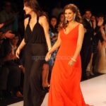 Lisa Ray Instagram - Rocking the ramp with the gorgeous and talented @farahkhanali