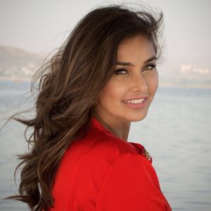 Lisa Ray Instagram - Thrilled to announce I'm the first Global Ambassador for @InsightVacations Exotic and Gold Collection. This means spreading the joy for travel to India and other tempting locations and sharing many more #InsightMoments. Thanks everyone for celebrating at #Kama restaurant tonight.