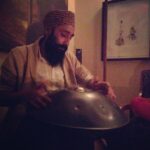 Lisa Ray Instagram - Gurpreet plays the #Hang, an instrument invented thirteen years ago in Berne, Switzerland with an Indo-Caribbean soul. #Instaperformance