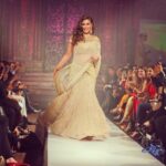 Lisa Ray Instagram - #TheSplendidIndianCloset #lisaray4satyapaul #NYC