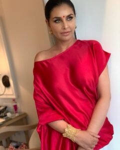 Lisa Ray Instagram - Happy Durga Pooja.
I prefer to think the goddess takes on the aspect we need in the moment. Volatile and terrifying as this year has been, I’m finding my way through familiar chants and sounds as well as through reflection of what is precious. 
And now pass the khicchri. 
#DurgaPooja2020