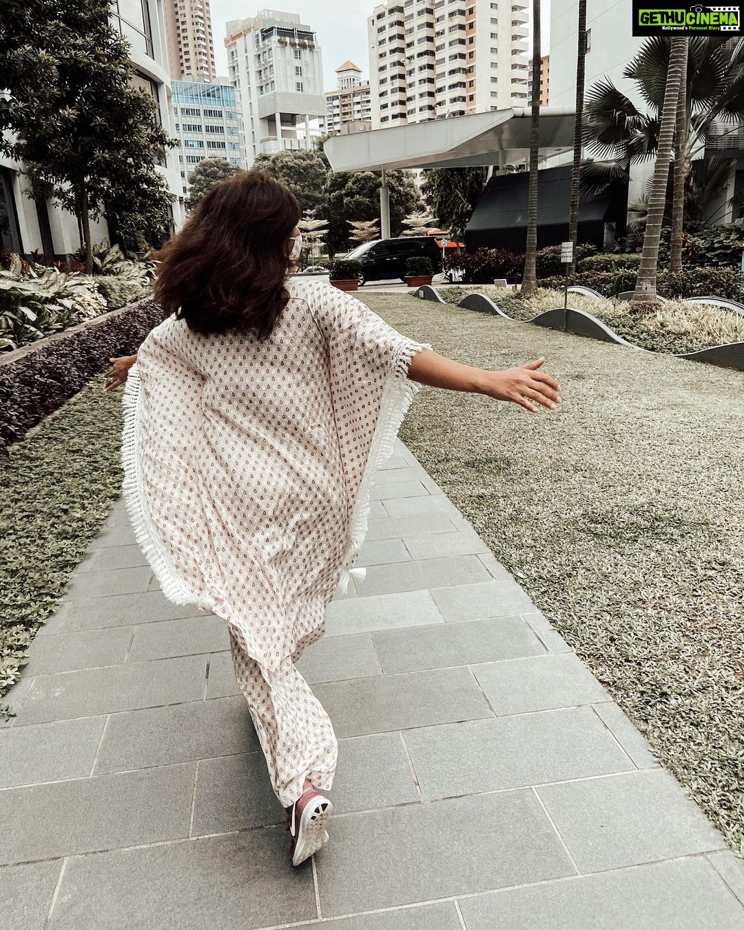 Lisa Ray Instagram - 🎷Whatever gets you through the night 🧚🏼 Got into a lift in Singapore with a sign that said ‘refrain from talking’. From my little red tape square I began to sing. Because spirit always finds a way. What clarifying ideas are born of difficult times. What beauty is born from churn. Picking my way back to myself. I’m still there: resolutely strong and dissenting of heart and mind. Wearing @drzya_ridhisuri