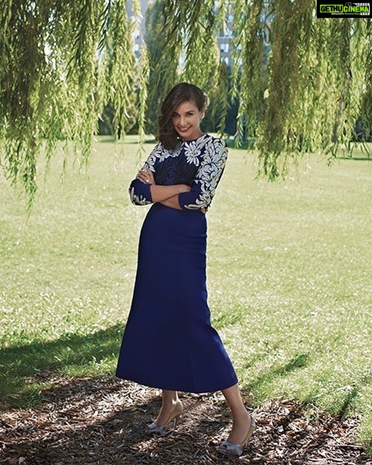 Lisa Ray Instagram - Don’t tell me you’re not having a whiff of nostalgia? In deconstructing the past, we see there’s something moving and flowing, and something that’s just present. Can you feel it? That stillness remains as we cycle through all our selves and experiences. Make friends with that. Image from one of my favourite shoots for @bazaarindia Shot by @colstonjulian MUH @aclairebeauty