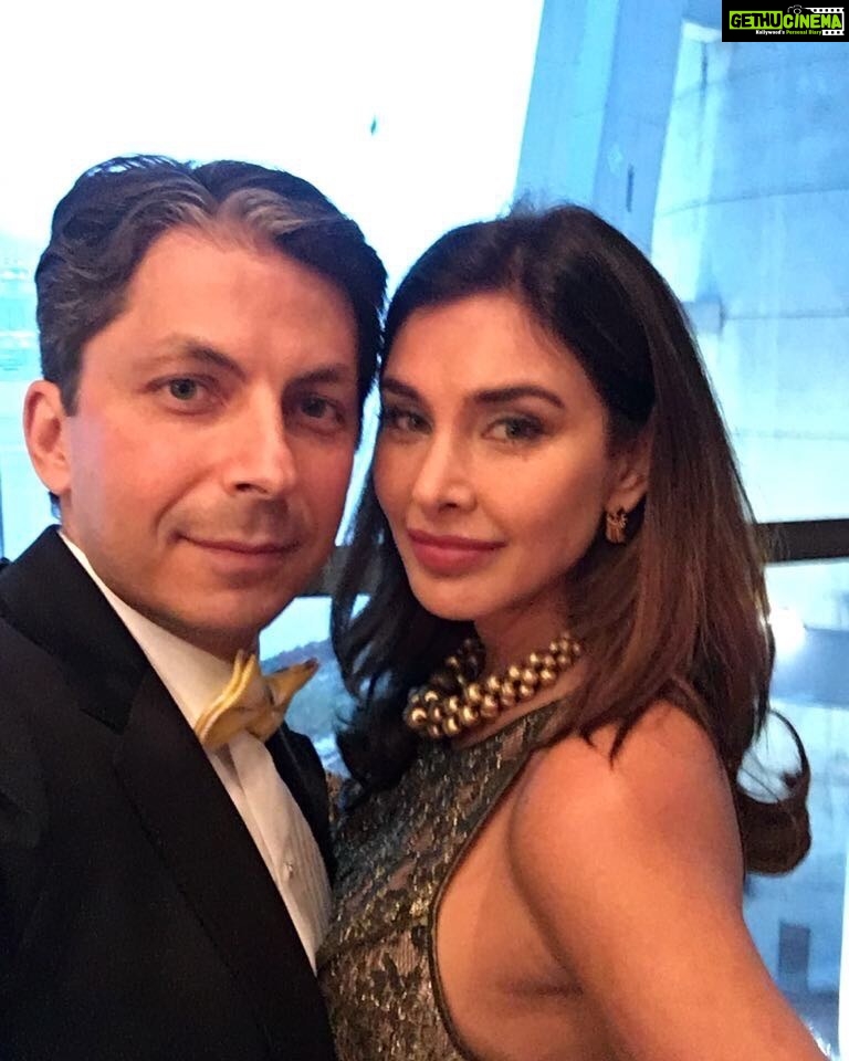 Lisa Ray Instagram - Kids: we used to go out...once upon a time. The end. #shortestfairytale