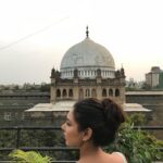 Lisa Ray Instagram – If they call Oxford the city of dreaming spires, why not christen Sobo the land of the Dreamy Piyaz shaped Dome? 
Guess the location?

@4moreshotspls @pritishnandycommunications