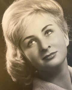 Lisa Ray Instagram - QUEEN.
My mother circa 1962. Scroll through to see the young man from India who was avidly courting her.
#radotimelessmoments