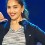 Madhuri Dixit Instagram – Pyar kiya toh darna kya..Jab pyar kiya toh darna 🎶
#FlashbackFriday #ThrowbackToFilmFare 🔥
#StageRehearsals