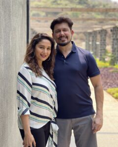 Madhuri Dixit Instagram - When I’m with you, time stands still. ❤️

Happy #InternationalMensDay @drneneofficial 🤗