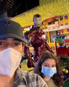 Mahesh Babu Instagram - Me... Iron Man and the girl! @sitaraghattamaneni at I.M.G🎅🎄🎄🎄🎄 Merry Christmas you all ⭐♥️♥️
