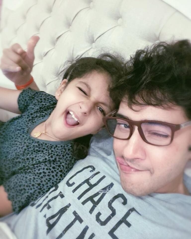 Mahesh Babu Instagram - Goofing around❤️❤️❤️ The new normal 😍😍 Stay home. stay safe. stay strong. #quarantineandchill @sitaraghattamaneni