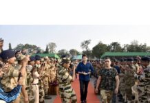Mahesh Babu Instagram - It was such an honour meeting all the brave soldiers. This was undoubtedly one of my most memorable days! Huge salute to the nation's heroes who continue to protect us everyday🙏🏼 #SarileruMeekevvaru🙏🏻🙌 #HappyRepublicDay! 🇮🇳