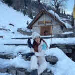 Malvika Sharma Instagram - Be like Snow ❄️ Beautiful but Cold ❤️ #malvikasharma #snowday #winter #snowfall #winterlove #malvikasharmaofficial