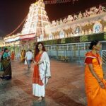 Malvika Sharma Instagram - #tirupatibalaji🙏 #withmyparents❤️ @helo_indiaofficial #malvikasharma #malvikasharmaofficial Tirupati Balaji Temple, Tirumala.