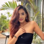 Malvika Sharma Instagram - Black Friday Alert 🖤 Visit @danielwellington and treat yourself with their amazing Black Friday offers 🤩 Check out the 48h deals and save up to 50% off on select items 🤑 + get 15% extra by adding my code MALVIKAS 😱💥 Stop wasting time and shop now! #DanielWellington #Ad