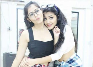 Malvika Sharma Instagram - Happy Birthday 😘😘 Buddhi ho gai tu officially Sorry Siddhi I can't wait till 12am ... damn sleepy 😴