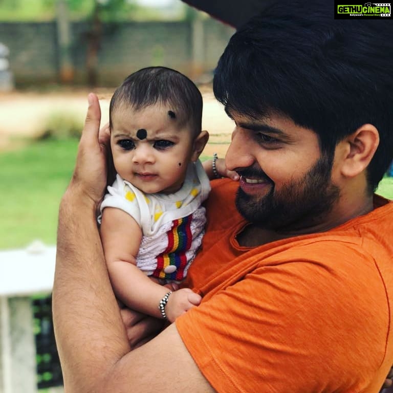 Naga Shaurya Instagram - Cute Kids? = Happy Me ☺️ Met with this cute little one on sets! ♥️♥️ PS - She is a fairy and has got magical powers which makes everyone around her happy. #Kids #babies #kidslove #HappyMe
