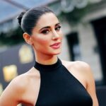 Nargis Fakhir Instagram - Let's get down to business. ✨ . . . . #bossbabe #business #redcarpet #feelempowered #wakeupandmakeup #glow #highneck #fashion #empoweredwomen