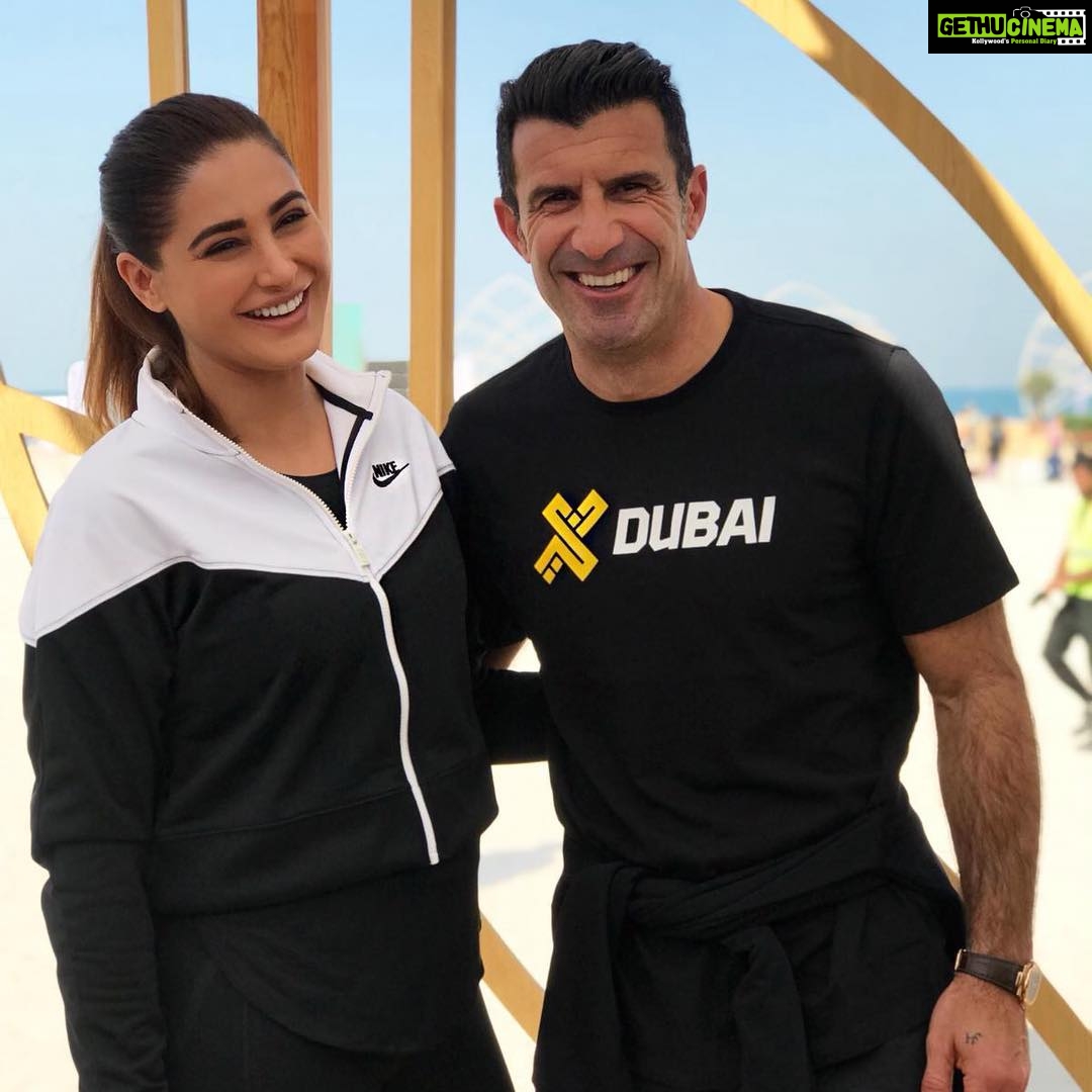 Nargis Fakhir Instagram - @luis__figo 😃-What an amazing day at kite beach -#dubai. #xyoga #xdubaiyoga thankyou @deepikamehtayoga i feel so uplifted & filled with joy in my ❤️. #grateful #blessed @xyogadubai