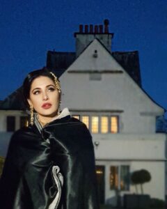 Nargis Fakhir Instagram - There are two ways to live life. One is to believe nothing is a miracle and the other is to believe everything is a miracle. 🙏🏽❤️ #blessed . Makeup @malihajkhan photo credit @sunnydhinsey_filmlore thanks for a great shoot ⭐️💪🏽