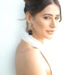 Nargis Fakhir Instagram - ♾ . . . . . . . . . @nicoliofficial 👠 @aamirnaveedhair 💇‍♀️ @iamgigiiiii 💄 #infinity #forever #desertwedding #desert #allwhite #whitedress #whiteparty #hairstyles #makeup #love #joy Dubai Desert