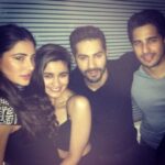 Nargis Fakhir Instagram – Not a bad lukin bunch😜 #party