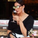 Nargis Fakhir Instagram - “Wine enters through the mouth, Love, the eyes. I raise the glass to my mouth, I look at you, I sigh.” - William Butler Yeats . . . . . . . . . . #wine #whitewine #inlove #wbyeats #qoutes #love #life #laugh #getlit #shoot #photography NYC