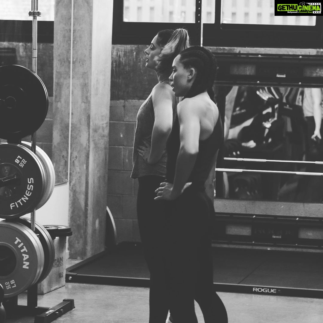 Nargis Fakhir Instagram - If i can do it so can you! We just have to make that choice! Everything in life is just a choice. You got many choices in this life time, make the right one now! @theslaygym @wildginaa @louisehazel . . . . . #choices #life #live #behappy #train #strong #justdoit Hollywood Caifornia
