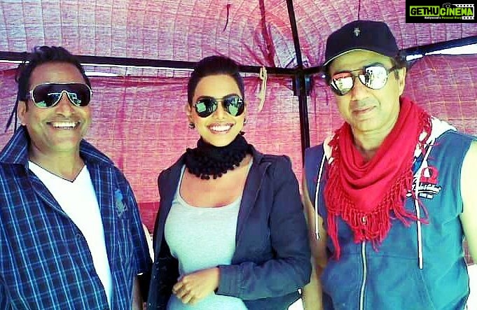 Natasha Suri Instagram - #natashasuri ..I was hosting a stunt based reality tv show named #Janbaaz for #zeetv a few years ago where #SunnyDeol and Alan Amin were judges